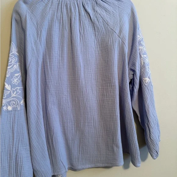 Easel Light Blue Blouse with White Embroidery gauze feminine soft - Picture 5 of 11